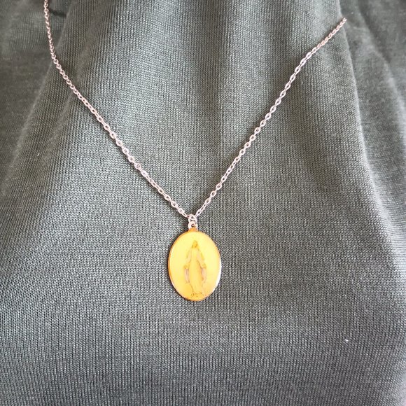 Beautiful Virgin Mary Pendant Lady Blessed Mother - Picture 4 of 5